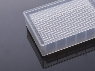 Reservoir microplates without caps